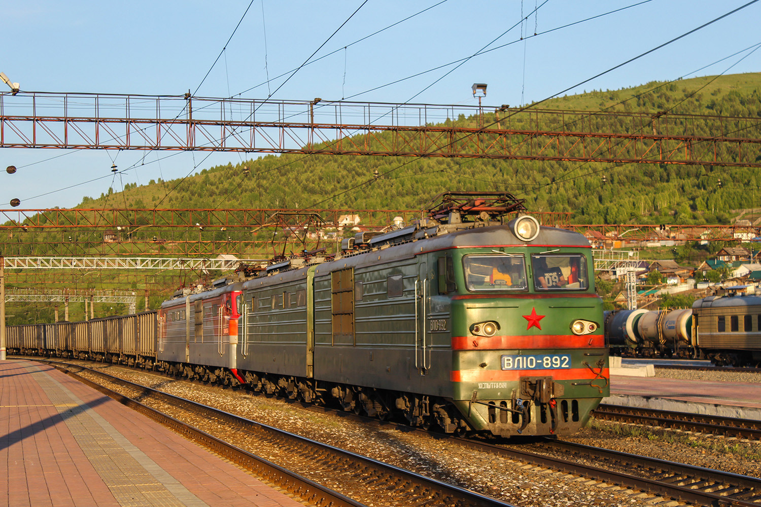 ВЛ10-892