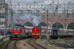 ТЭМ18ДМ-1800 (Московская железная дорога); ЭП20-045 (Московская железная дорога)