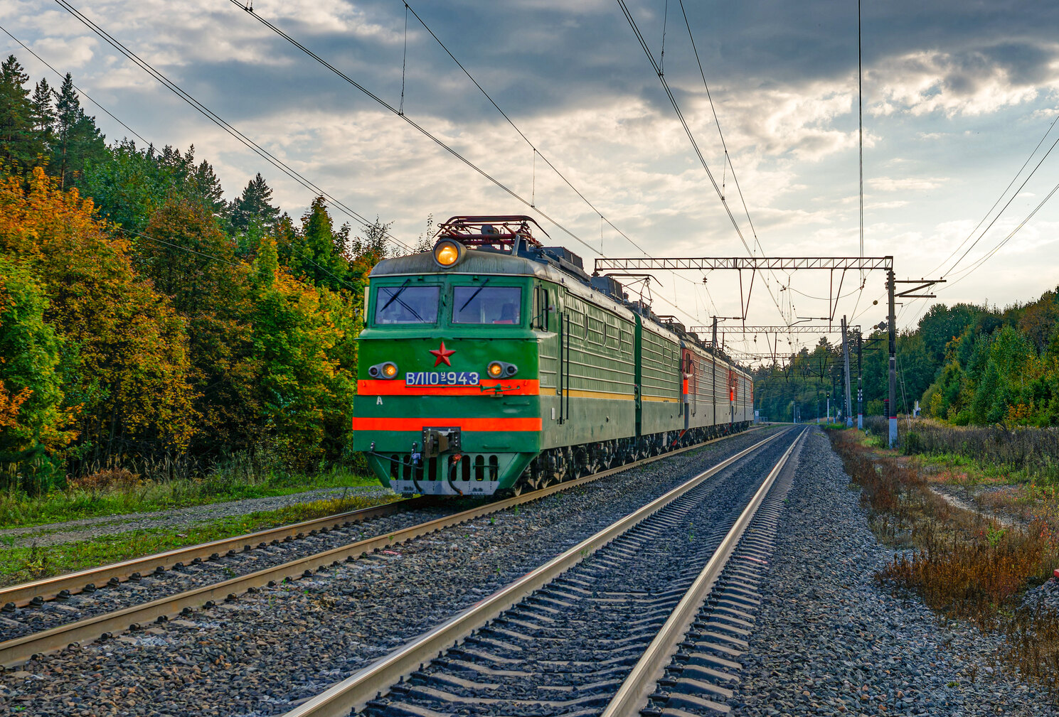 ВЛ10У-943
